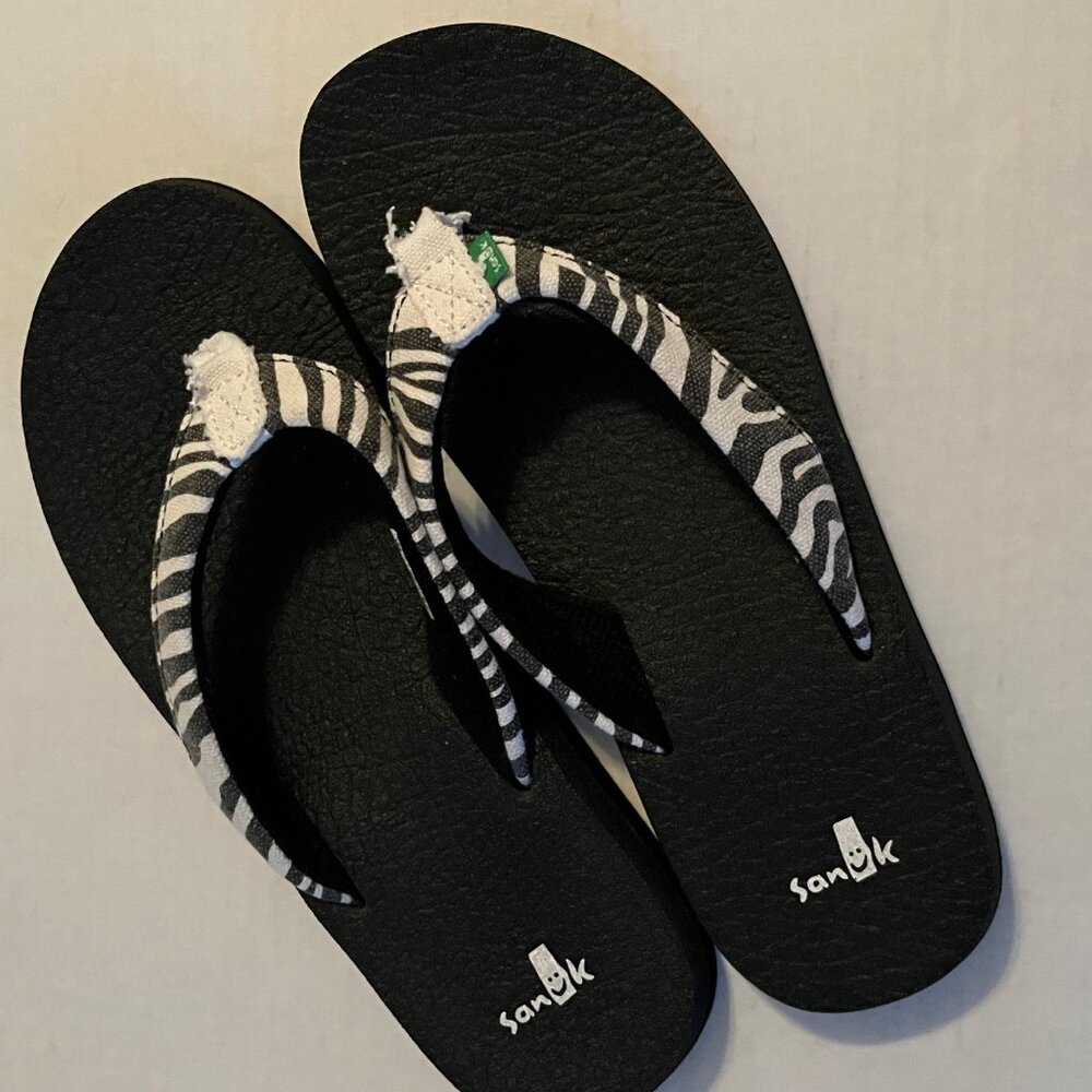 SANUK FLIP FLOP Yoga White/Black Wildlife Sz-6